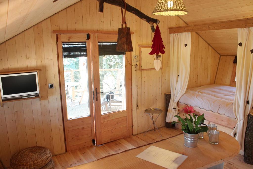 Cordelle Domaine Des Grands Cedres B&B 객실 사진