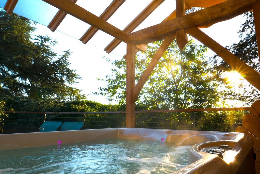 Cordelle Domaine Des Grands Cedres B&B 외부 사진